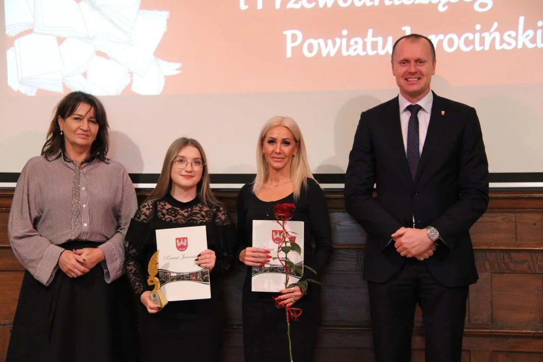 Nagrody dla wybitnych uczniów i sportowców ze szkół powiatu jarocińskiego