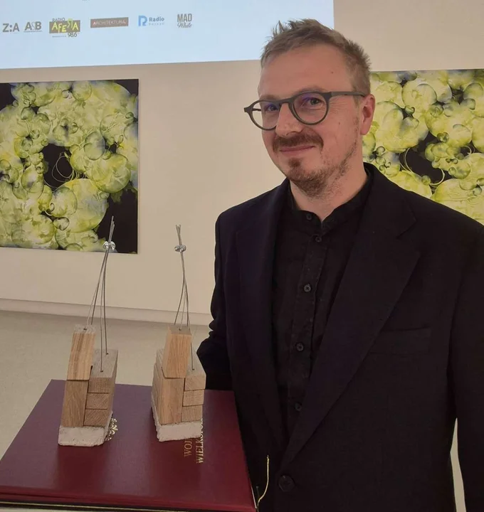 Nagroda Architektoniczna Województwa Wielkopolskiego i Grand Prix za rwwitalizację centrum Jarocina (na zdjęciu Piotr Kociński)