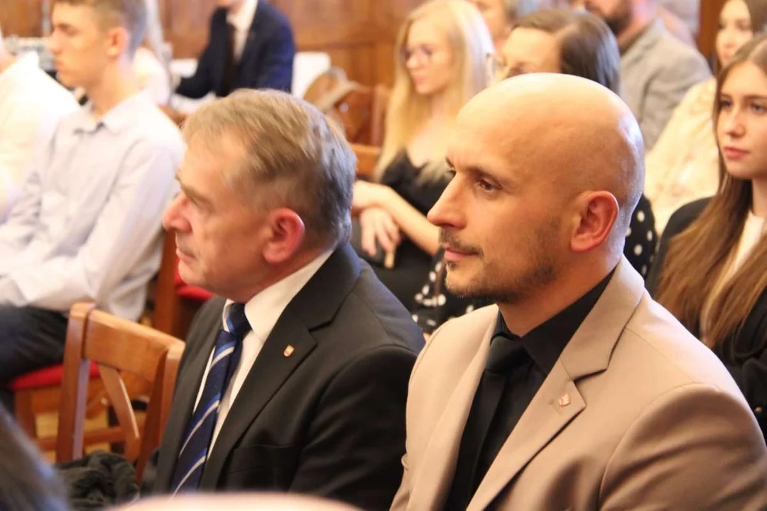 Nagrody dla wybitnych uczniów i sportowców ze szkół powiatu jarocińskiego