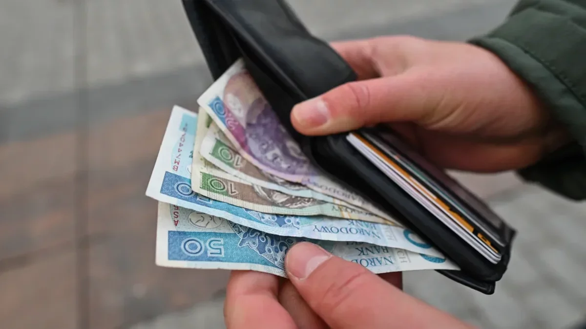 Ile będziemy zarabiali w 2027 roku? Zmienia się wysokość pensji minimalnej i stawki godzinowej - podajemy szczegóły