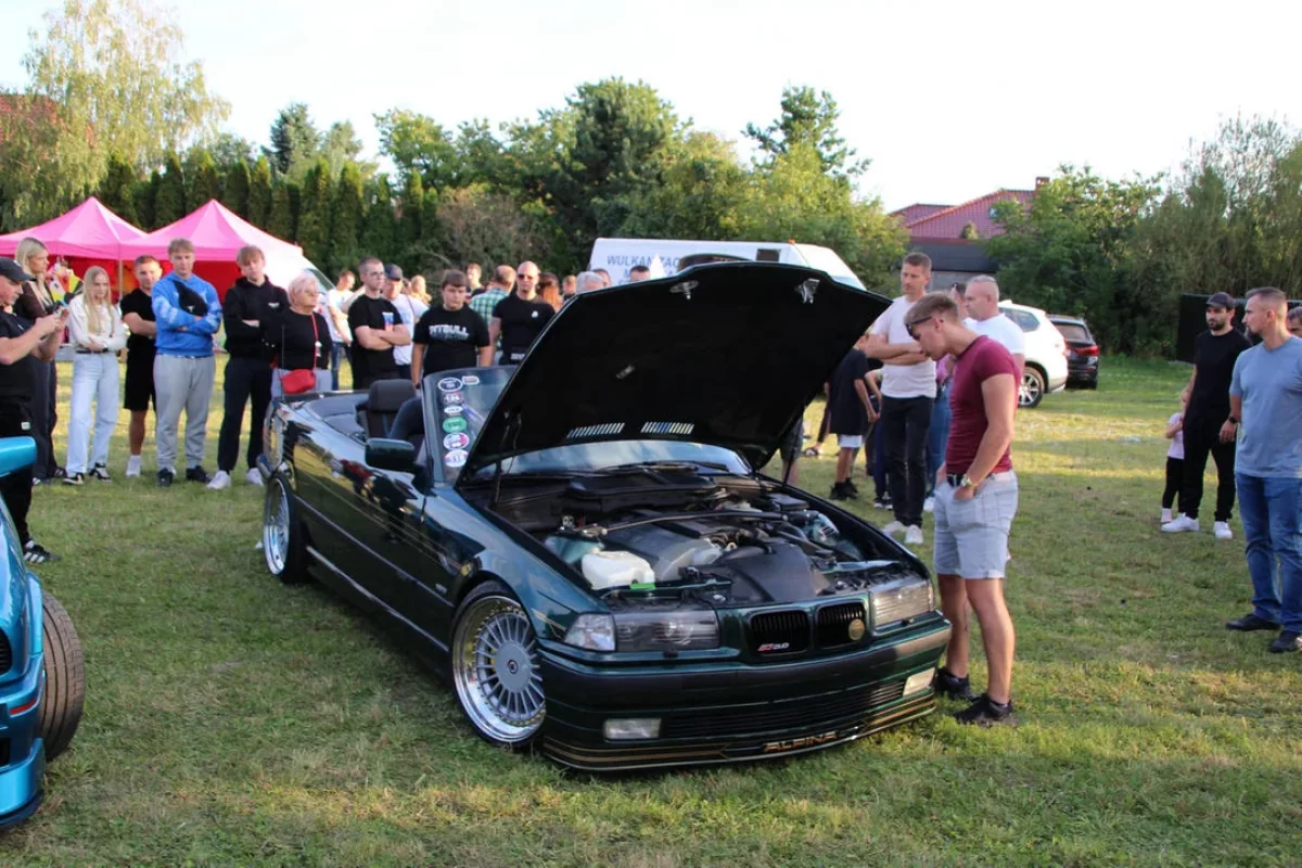 Kilkaset aut i rywalizacja o puchary. Muzyczne zakończenie lata z BMW