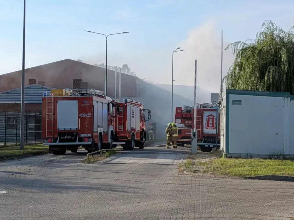 Akcja gaśnicza w hali sortowni WCR. Znana jest przyczyna - chodzi o jeden niepozorny przedmiot